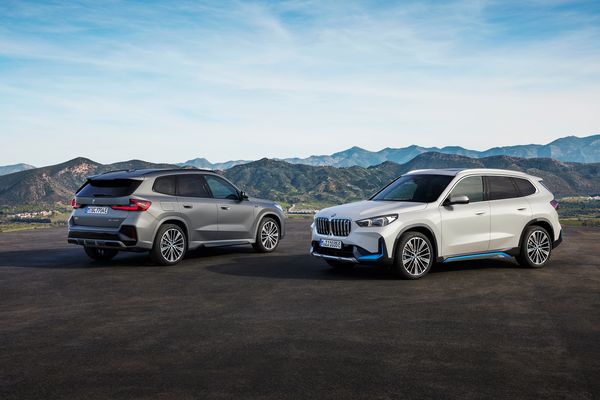 Ya no hay excusa, BMW pone al mismo precio tanto una versión híbrida del X1 como la totalmente eléctrica iX1, por 54.000 euros