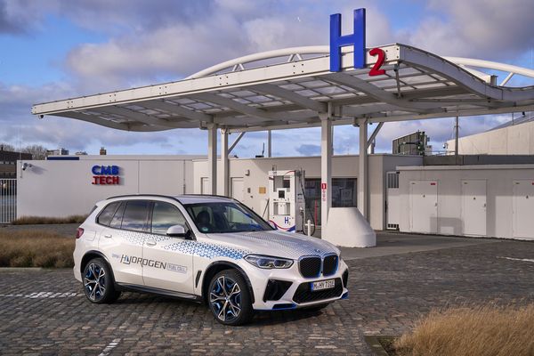 BMW ha presentado el iX5 Hydrogen, que es el precursor de la flota piloto de la marca para vehículos propulsados por hidrógeno