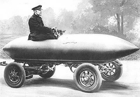 en 1899 un vehículo con dos motores eléctricos y 68 CV batió en París un récord de velocidad alcanzando en 105,88 km hora