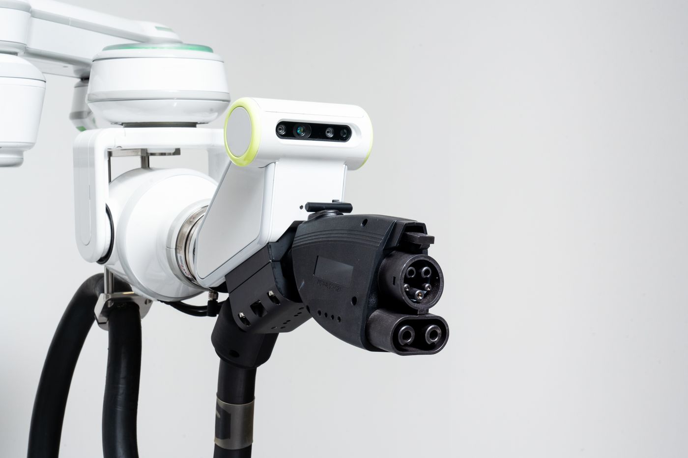 ¿Un robot para enchufar y cargar automáticamente el vehículo eléctrico? ¡Hyundai ya lo ha inventado!