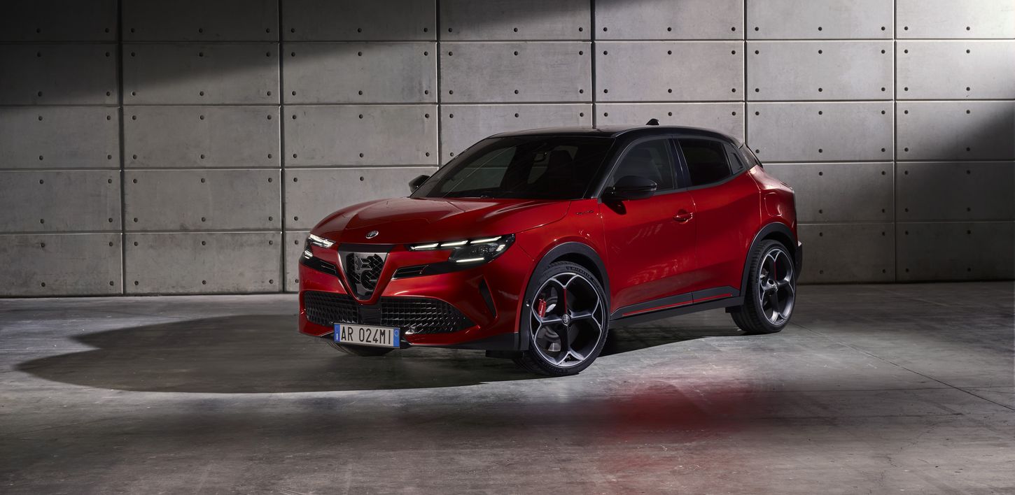 El nuevo modelo de Alfa Romeo se llama Junior y es el primer coche eléctrico de la marca italiana de tinte tan deportivo
