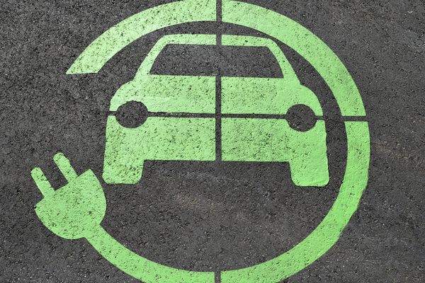 ¿Sabías que la intención de compra de un vehículo eléctrico en España casi triplica a las del resto con motorizaciones térmicas?