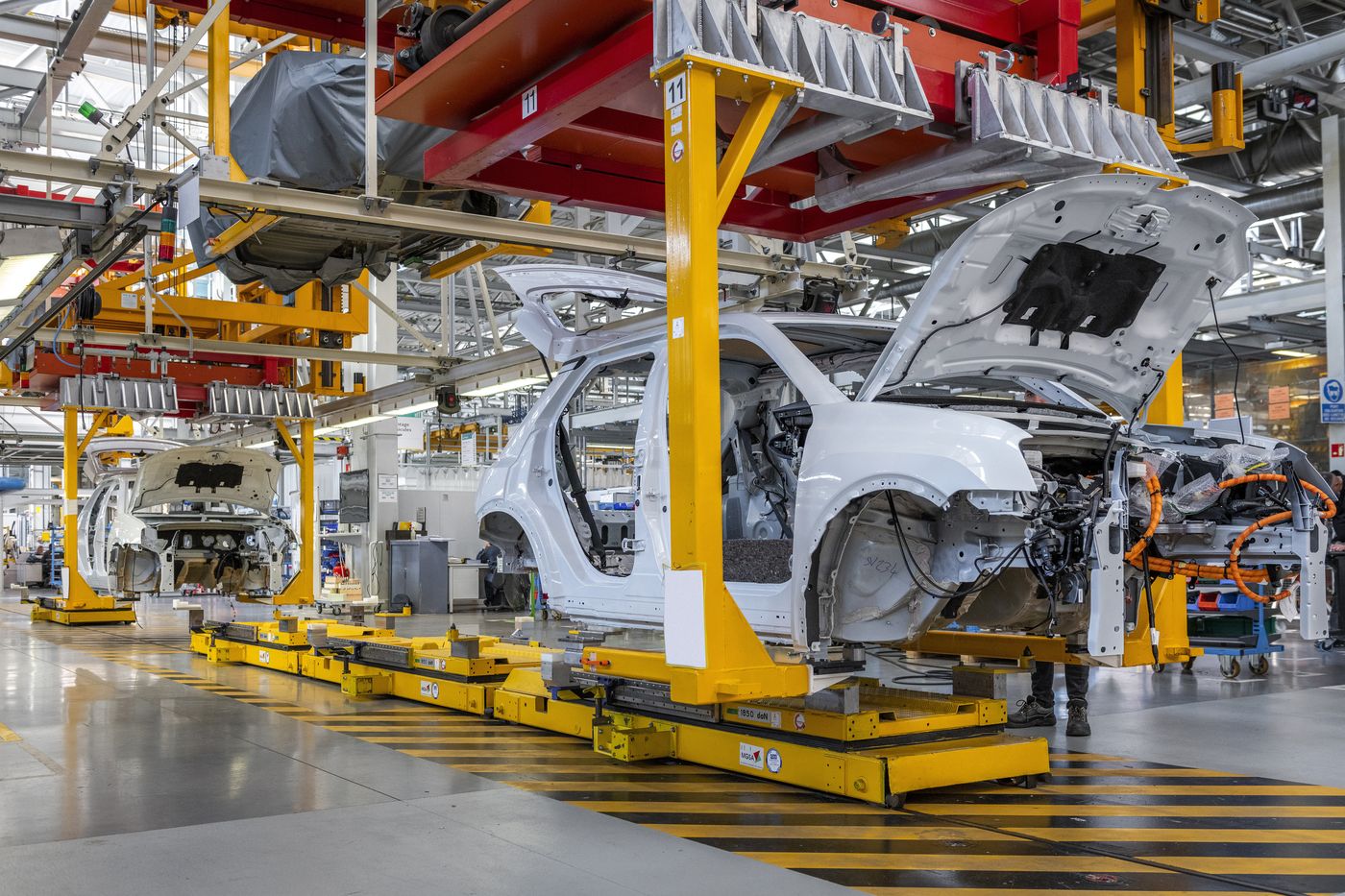 Los primeros Renault 5 eléctricos ya se están fabricando en la factoría “secreta y de alta tecnología” en el corazón del Tecnocentro, en París