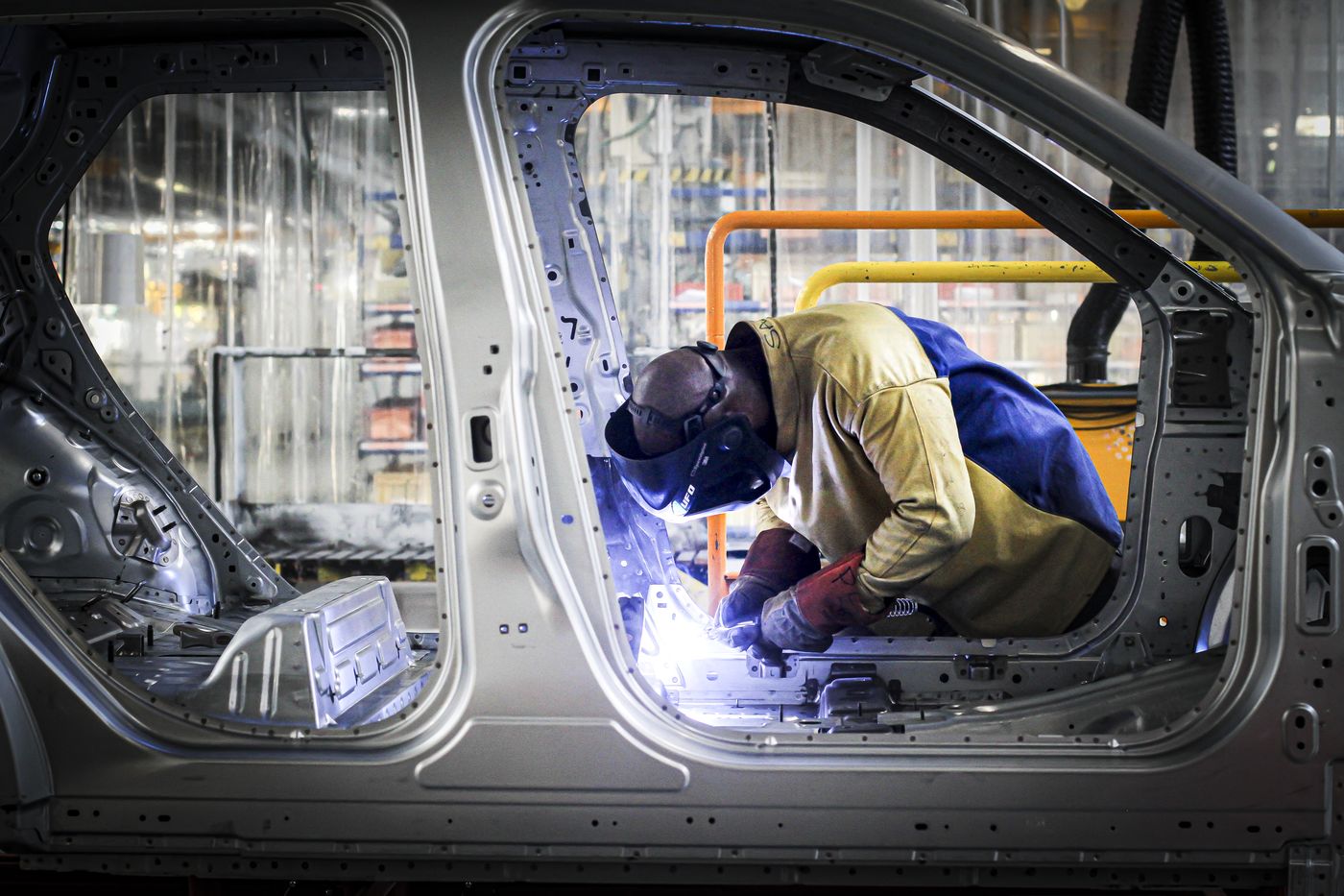Los primeros Renault 5 eléctricos ya se están fabricando en la factoría “secreta y de alta tecnología” en el corazón del Tecnocentro, en París