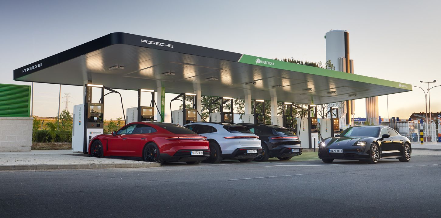 Porsche ya cuenta en España y Portugal con 75 ubicaciones de cargadores ultrarrápidos de los que además se puede beneficiar cualquier otro vehículo eléctrico