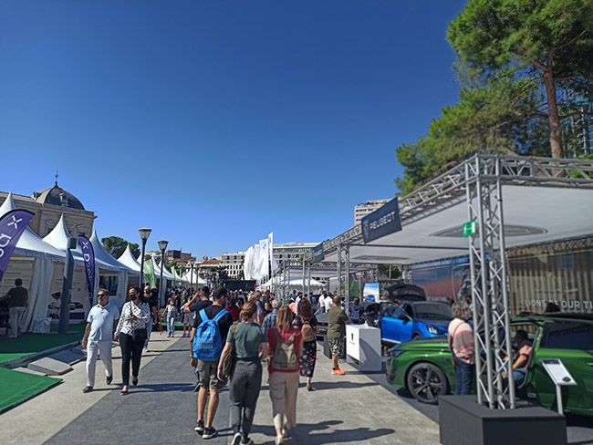 Feria del Vehículo Eléctrico de Madrid septiembre 2021 en la Plaza de Colón