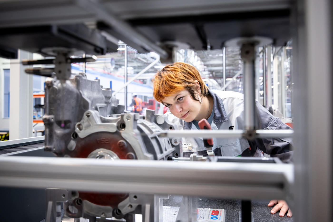 Toyota inicia la fabricación de la 5ª generación de motores híbridos y Stellantis aumenta la producción de motores eléctricos M3 en Francia