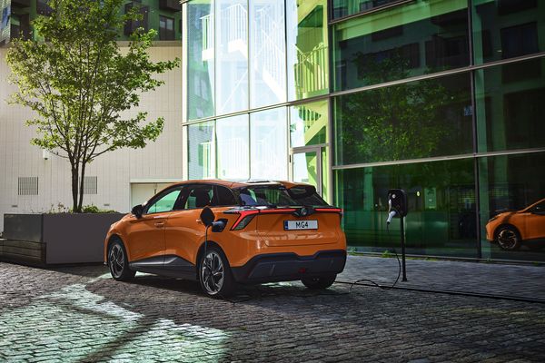 Un 65% de los españoles preferiría comprar un vehículo nuevo que sea electrificado según un estudio llevado a cabo por Deloitte