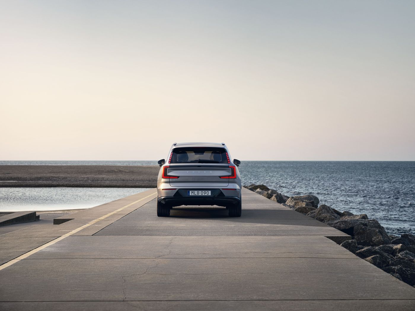 Volvo EX90, el nuevo SUV de siete plazas eléctrico de la marca sueca que se comercializará en 2023 tendrá hasta 517 CV y autonomía de 600 Km